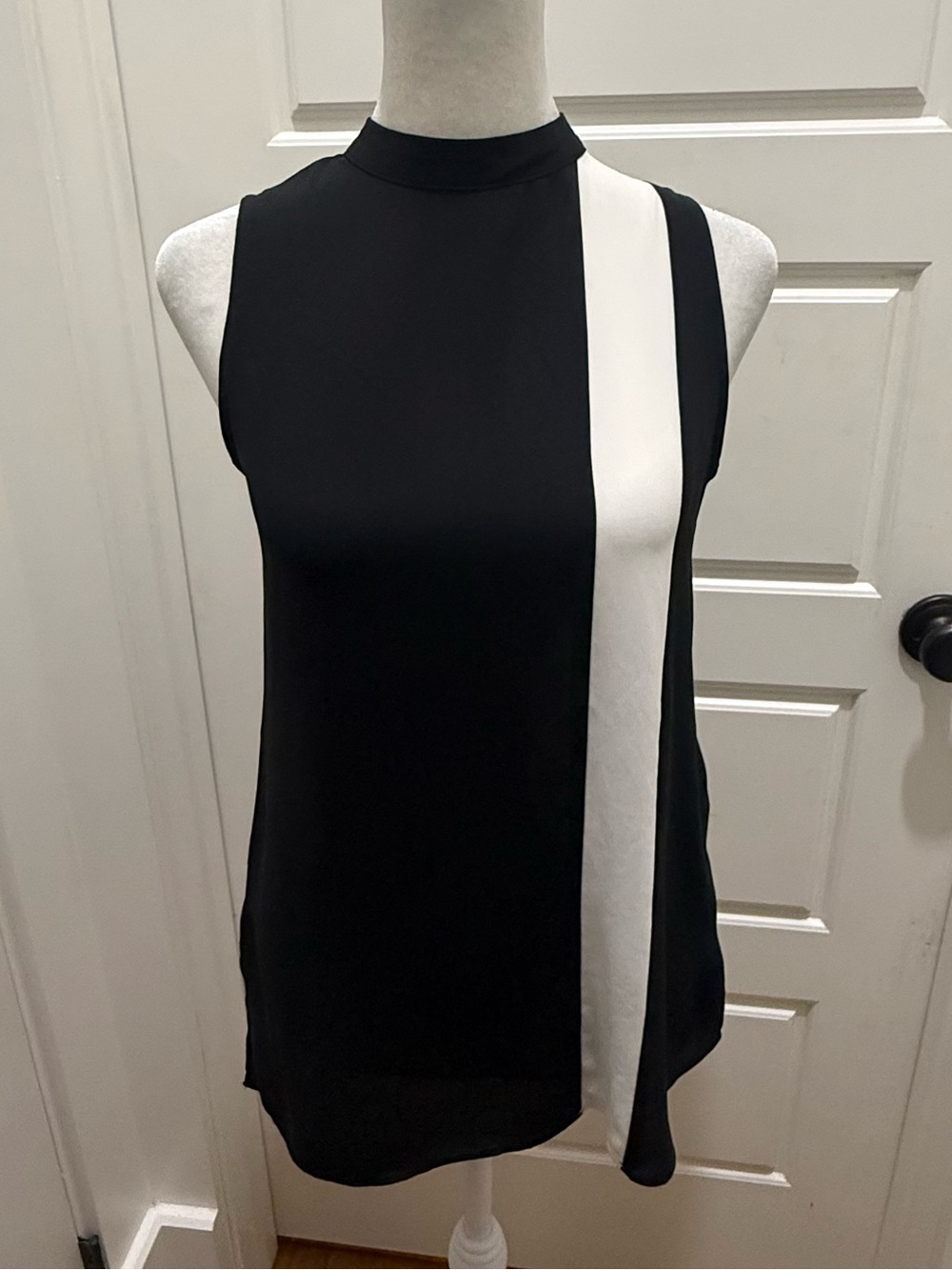 White House Black Market. Black & White Asymmetrical Blouse. Size XXS.